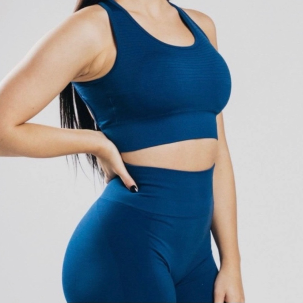 Alphalete Amplify Blue Bra and Shorts SET - Picture 2 of 4